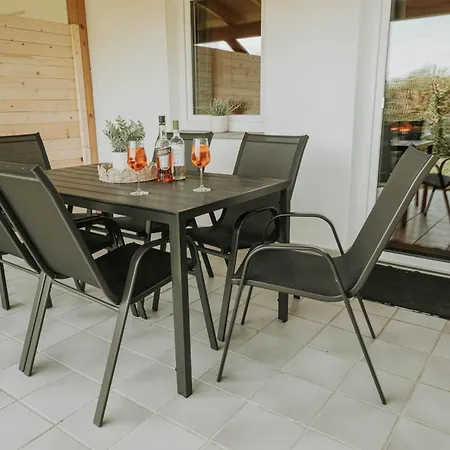 - Living Six Apartament